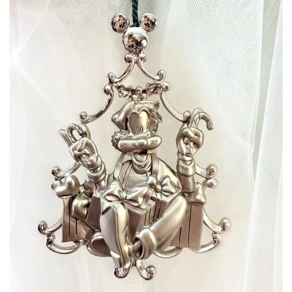 Disney Christmas Goofy Silvertone Ornament Original Box Made In USA Vintage 1989 - Picture 2 of 14